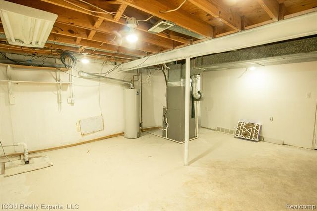 2238 Nadine Drive, Sterling Heights, MI 48310