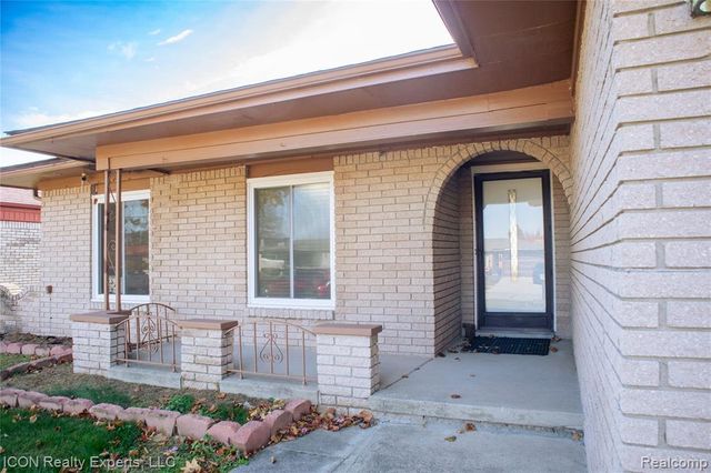 2238 Nadine Drive, Sterling Heights, MI 48310