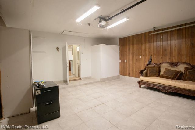 2238 Nadine Drive, Sterling Heights, MI 48310