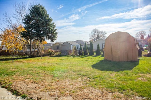 2238 Nadine Drive, Sterling Heights, MI 48310