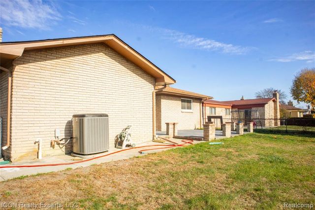 2238 Nadine Drive, Sterling Heights, MI 48310