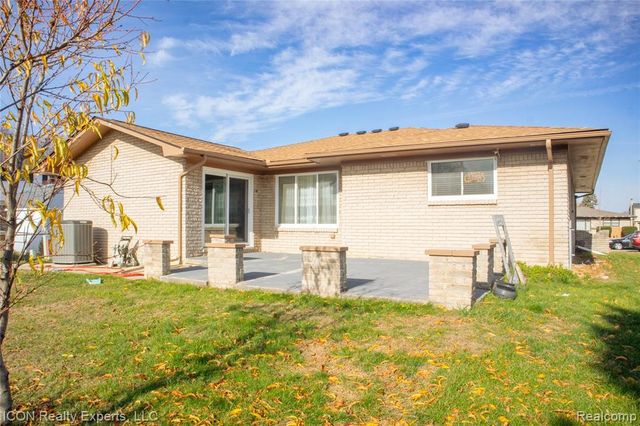 2238 Nadine Drive, Sterling Heights, MI 48310