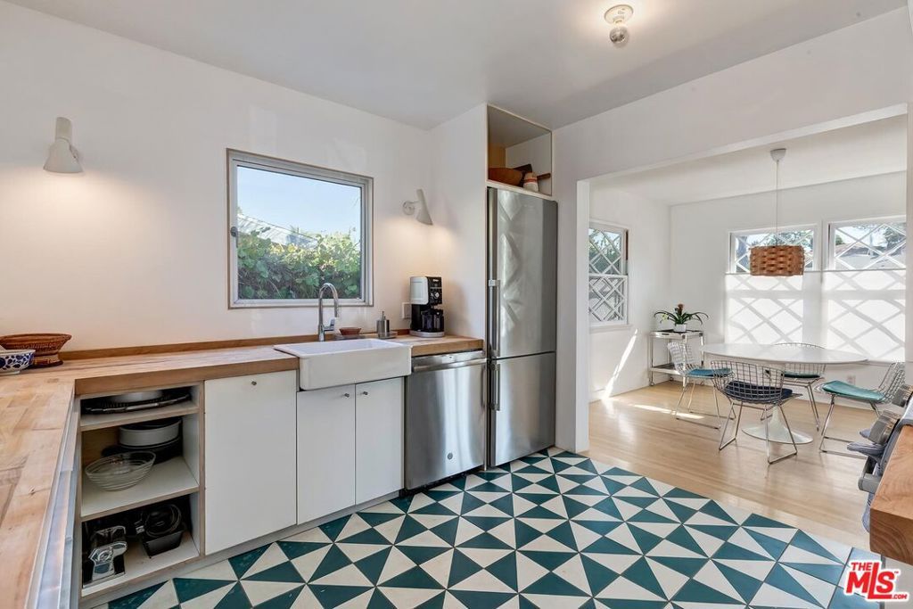 Image 11 of property listing at 4465 Don Miguel Drive, Los Angeles, CA 90008