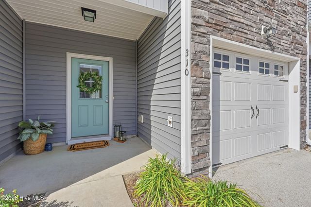 310 S Stingray Lane, Sneads Ferry, NC 28460