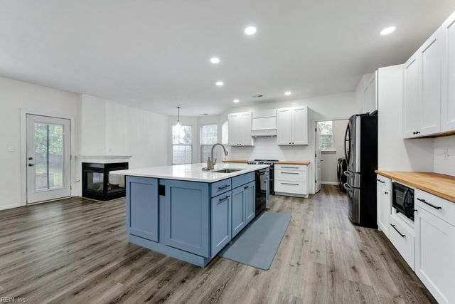 908 Andrews Xing, Smithfield, VA 23430
