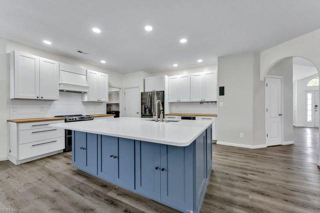 908 Andrews Xing, Smithfield, VA 23430