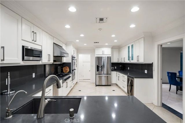 16221 Elisa, Encino, CA 91436