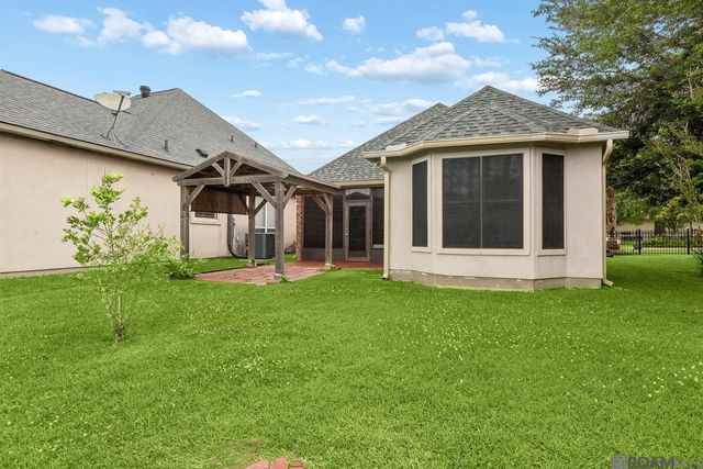 5491 Green Park Dr, Gonzales, LA 70737