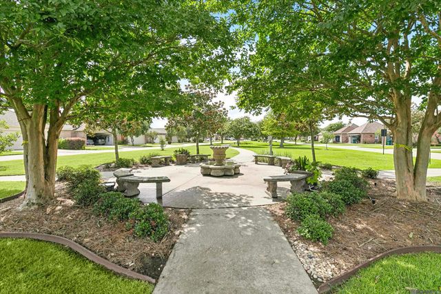 5491 Green Park Dr, Gonzales, LA 70737