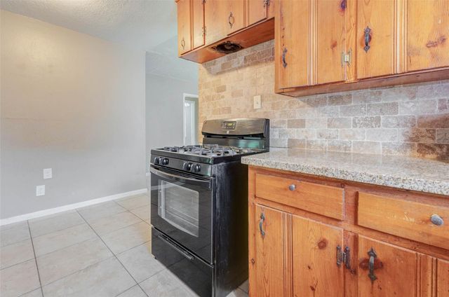 411 Burke, Pasadena, TX 77506