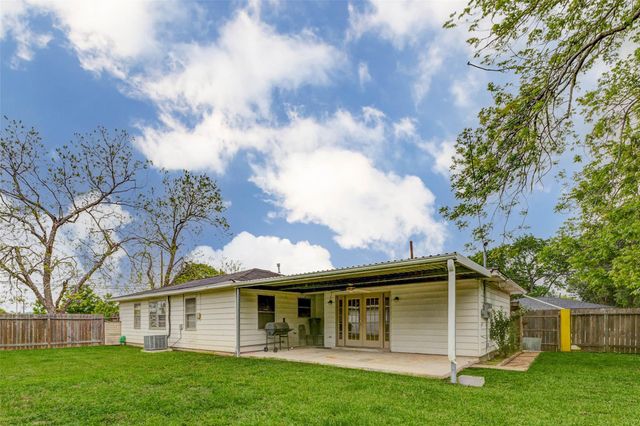 411 Burke, Pasadena, TX 77506