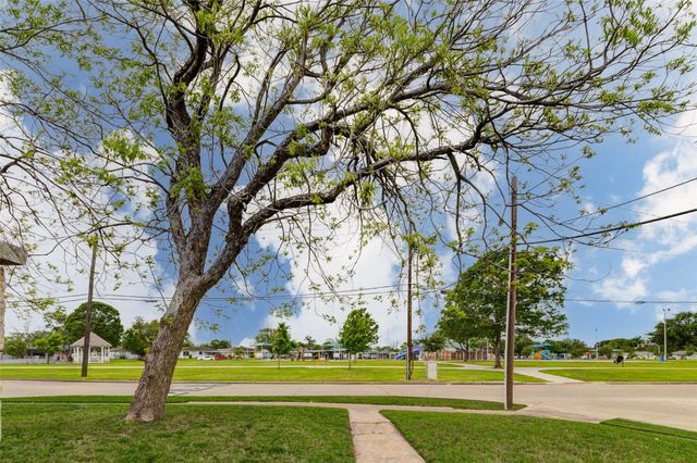 411 Burke, Pasadena, TX 77506