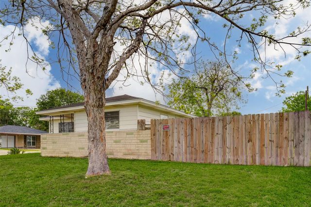 411 Burke, Pasadena, TX 77506