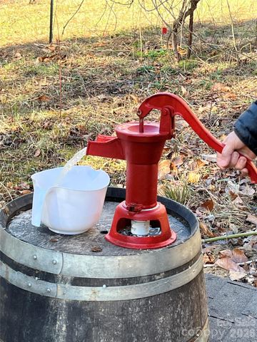 276 Cedar Creek Road, Black Mountain, NC 28711