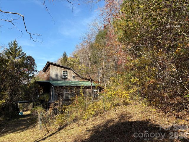 276 Cedar Creek Road, Black Mountain, NC 28711