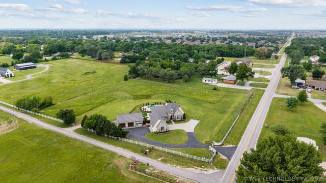 9854 N 145th East Avenue, Owasso, OK 74055