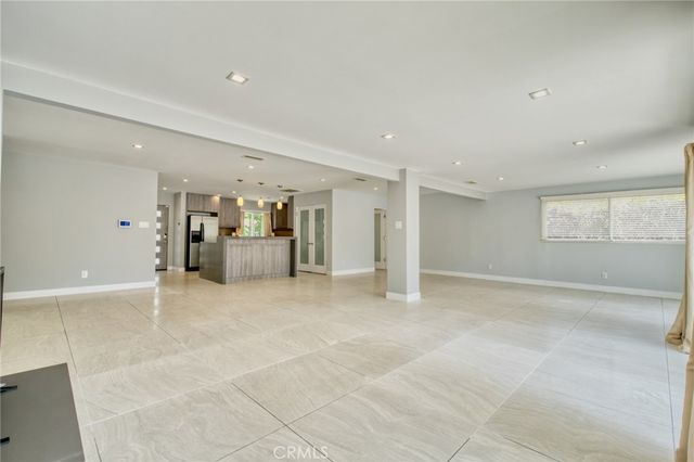 20516 Clark Street, Woodland Hills, CA 91367