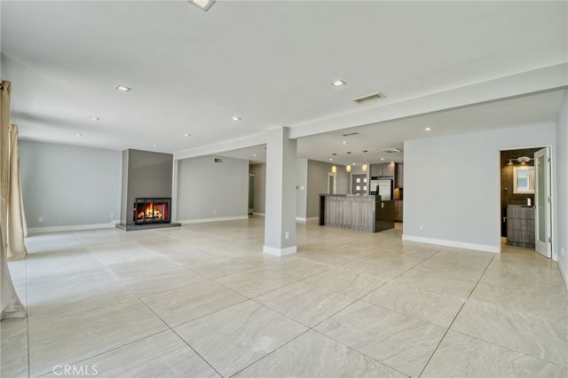 20516 Clark Street, Woodland Hills, CA 91367