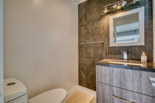 20516 Clark Street, Woodland Hills, CA 91367