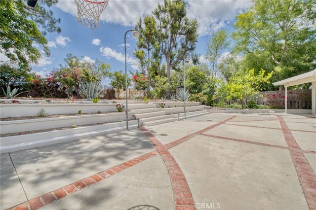 20516 Clark Street, Woodland Hills, CA 91367