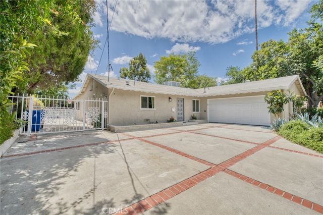 20516 Clark Street, Woodland Hills, CA 91367