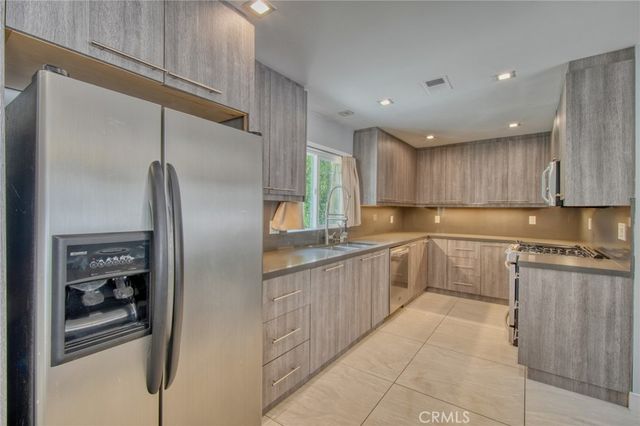 20516 Clark Street, Woodland Hills, CA 91367