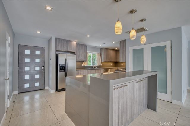 20516 Clark Street, Woodland Hills, CA 91367