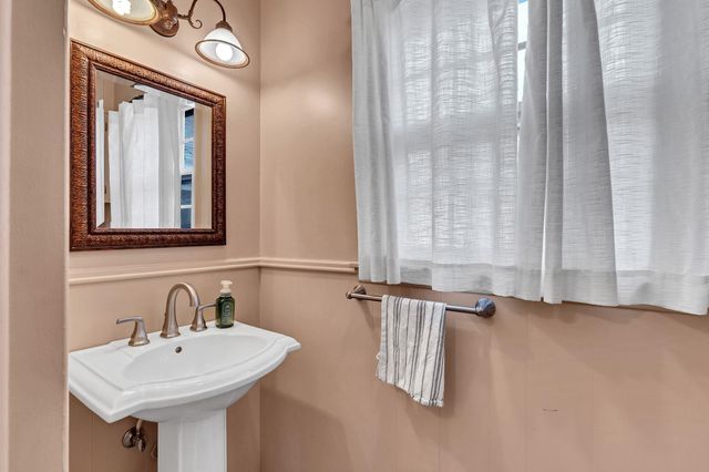 633 N RUTLAND ST, Wichita, KS 67206