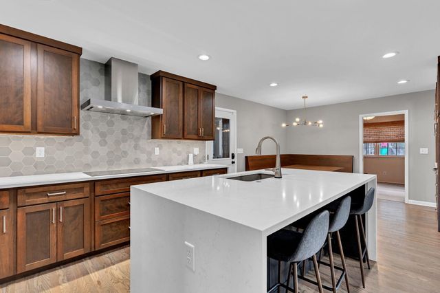 633 N RUTLAND ST, Wichita, KS 67206