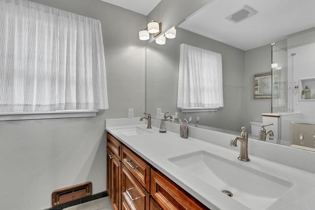 633 N RUTLAND ST, Wichita, KS 67206