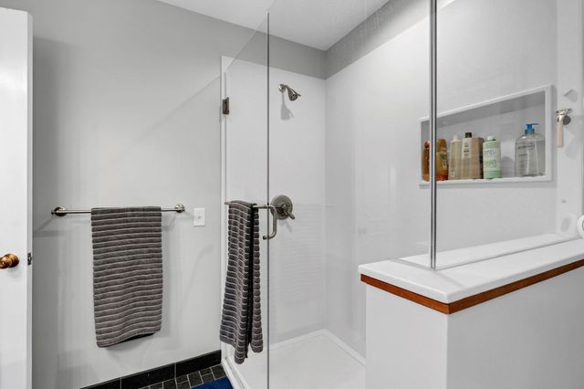 633 N RUTLAND ST, Wichita, KS 67206