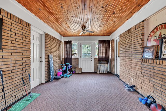 633 N RUTLAND ST, Wichita, KS 67206