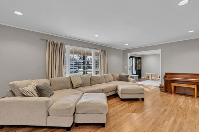 633 N RUTLAND ST, Wichita, KS 67206