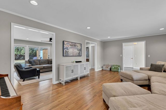 633 N RUTLAND ST, Wichita, KS 67206