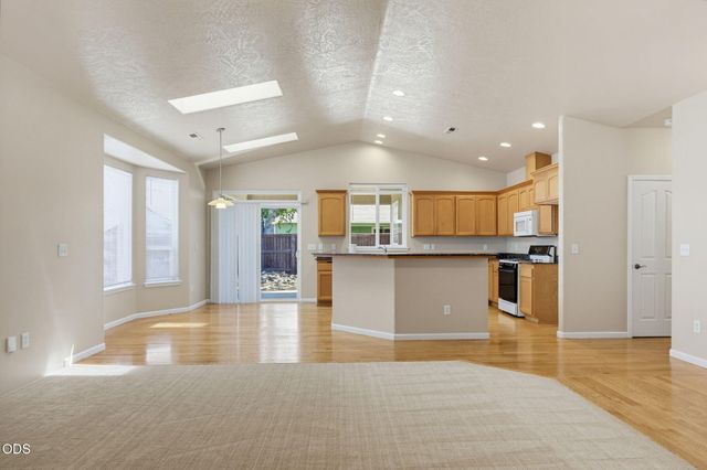 1007 Highbury Drive, Medford, OR 97501