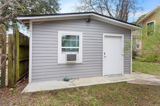 2005 37th Street, Galveston, TX 77550