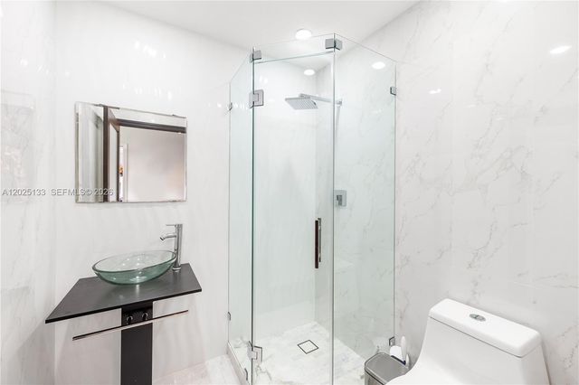 16820 NW 74th Ave, Hialeah, FL 33015