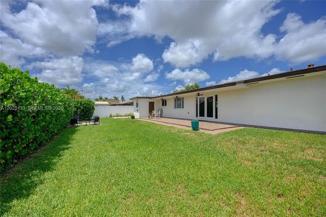 16820 NW 74th Ave, Hialeah, FL 33015