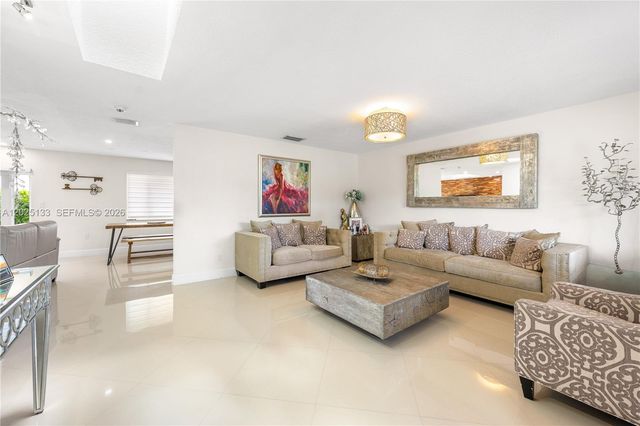 16820 NW 74th Ave, Hialeah, FL 33015