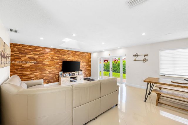 16820 NW 74th Ave, Hialeah, FL 33015