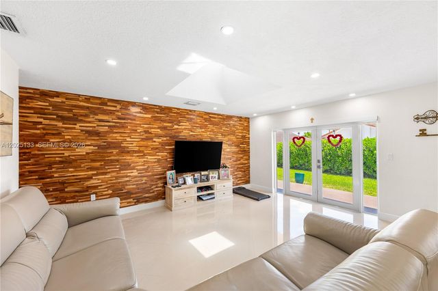 16820 NW 74th Ave, Hialeah, FL 33015