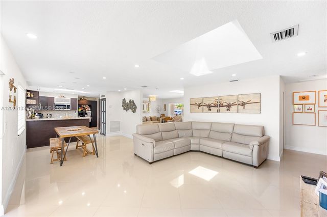 16820 NW 74th Ave, Hialeah, FL 33015
