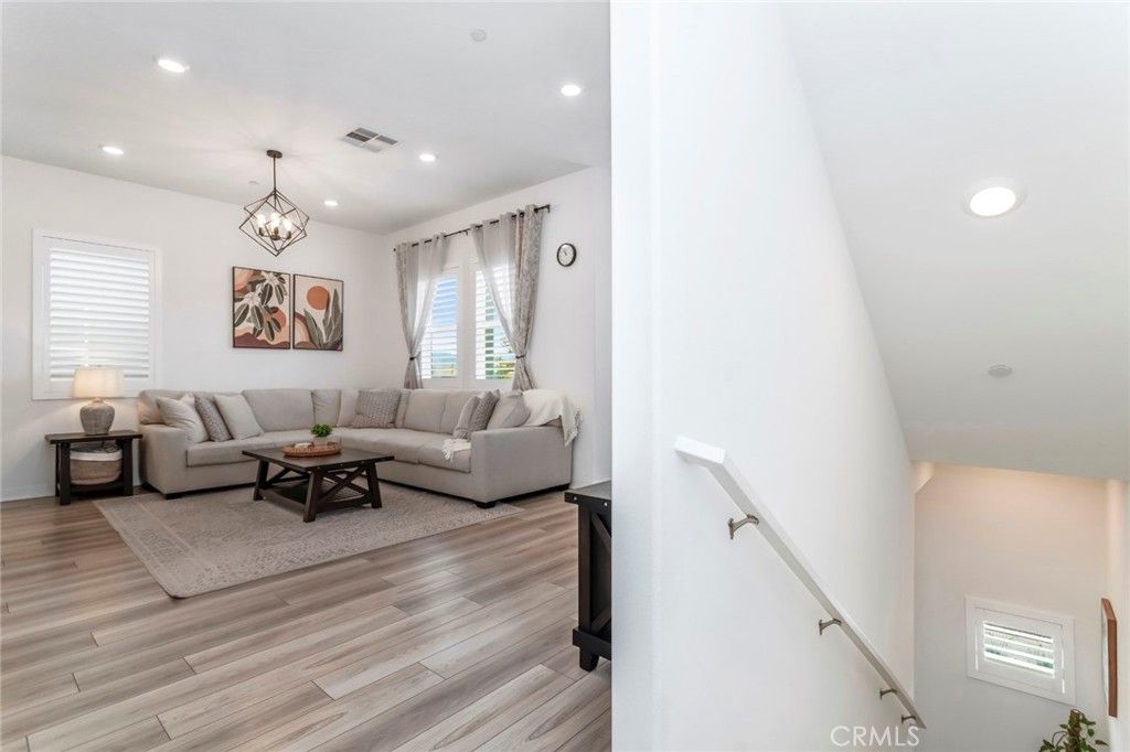 Image 11 of property listing at 27562 Sparrow Court, Valencia, CA 91381