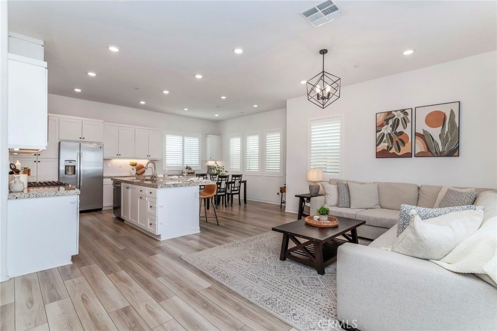 Image 17 of property listing at 27562 Sparrow Court, Valencia, CA 91381