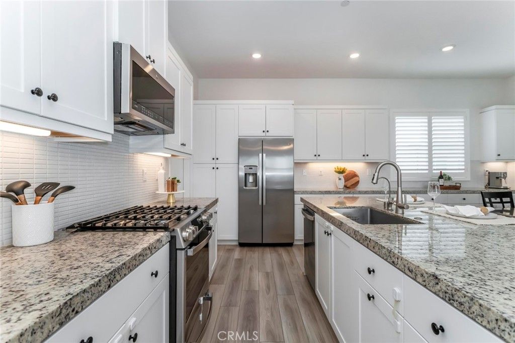 Image 18 of property listing at 27562 Sparrow Court, Valencia, CA 91381