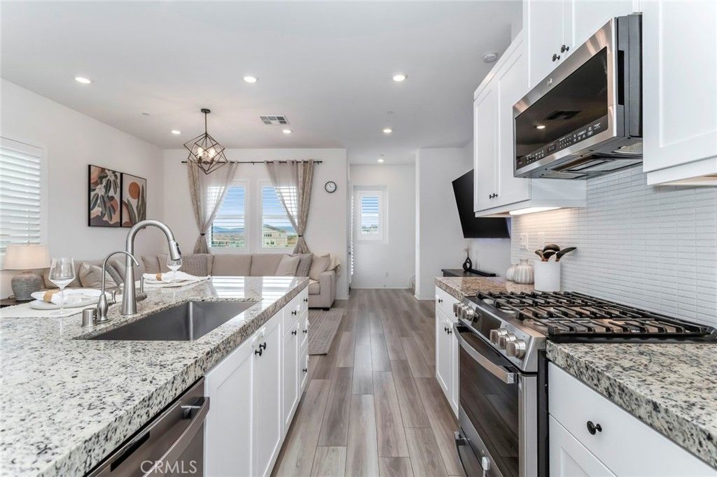 Image 19 of property listing at 27562 Sparrow Court, Valencia, CA 91381
