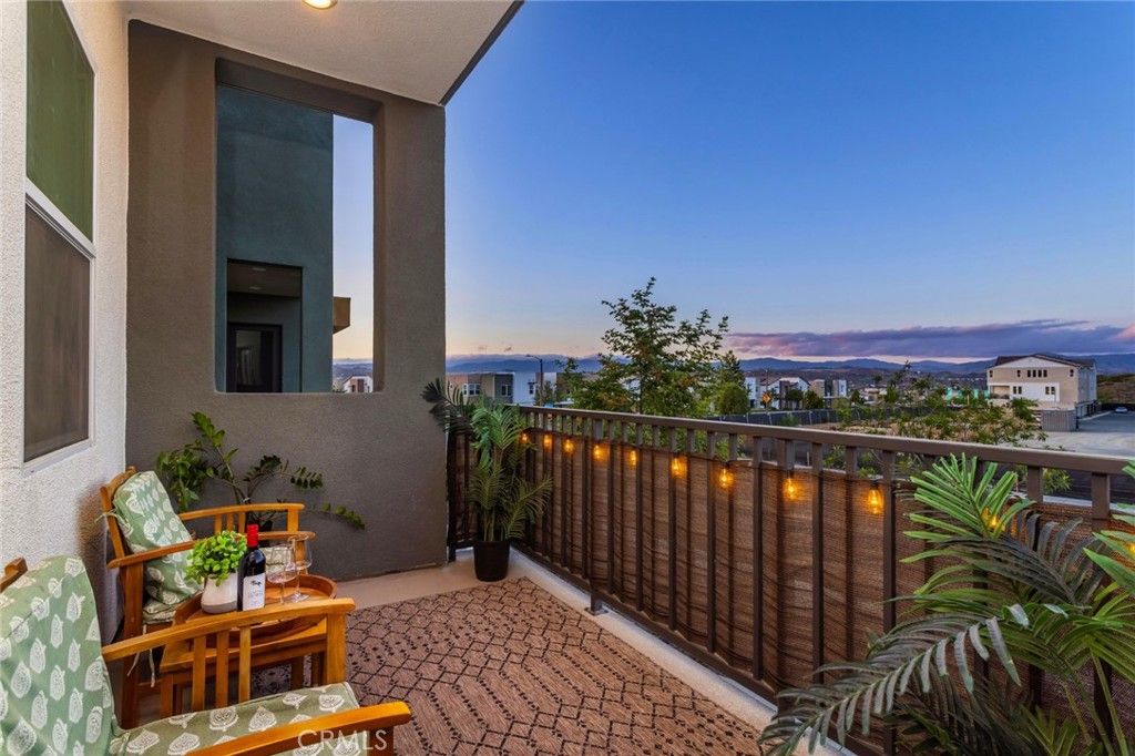 Image 2 of property listing at 27562 Sparrow Court, Valencia, CA 91381