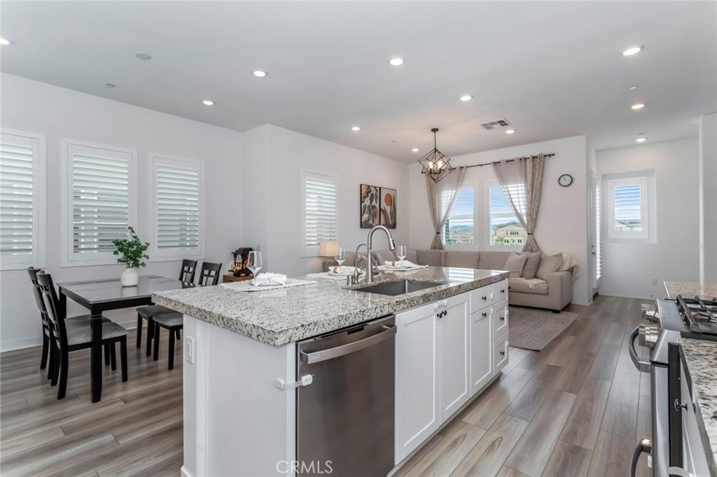 Image 20 of property listing at 27562 Sparrow Court, Valencia, CA 91381