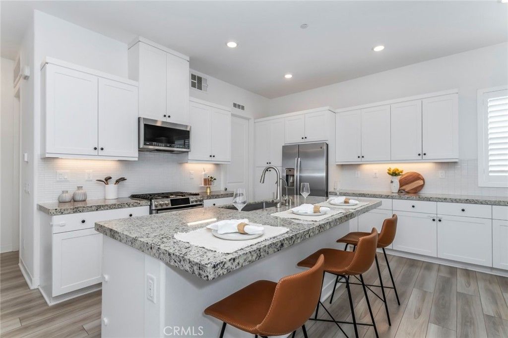 Image 21 of property listing at 27562 Sparrow Court, Valencia, CA 91381