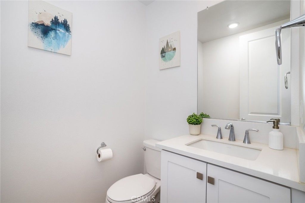 Image 39 of property listing at 27562 Sparrow Court, Valencia, CA 91381